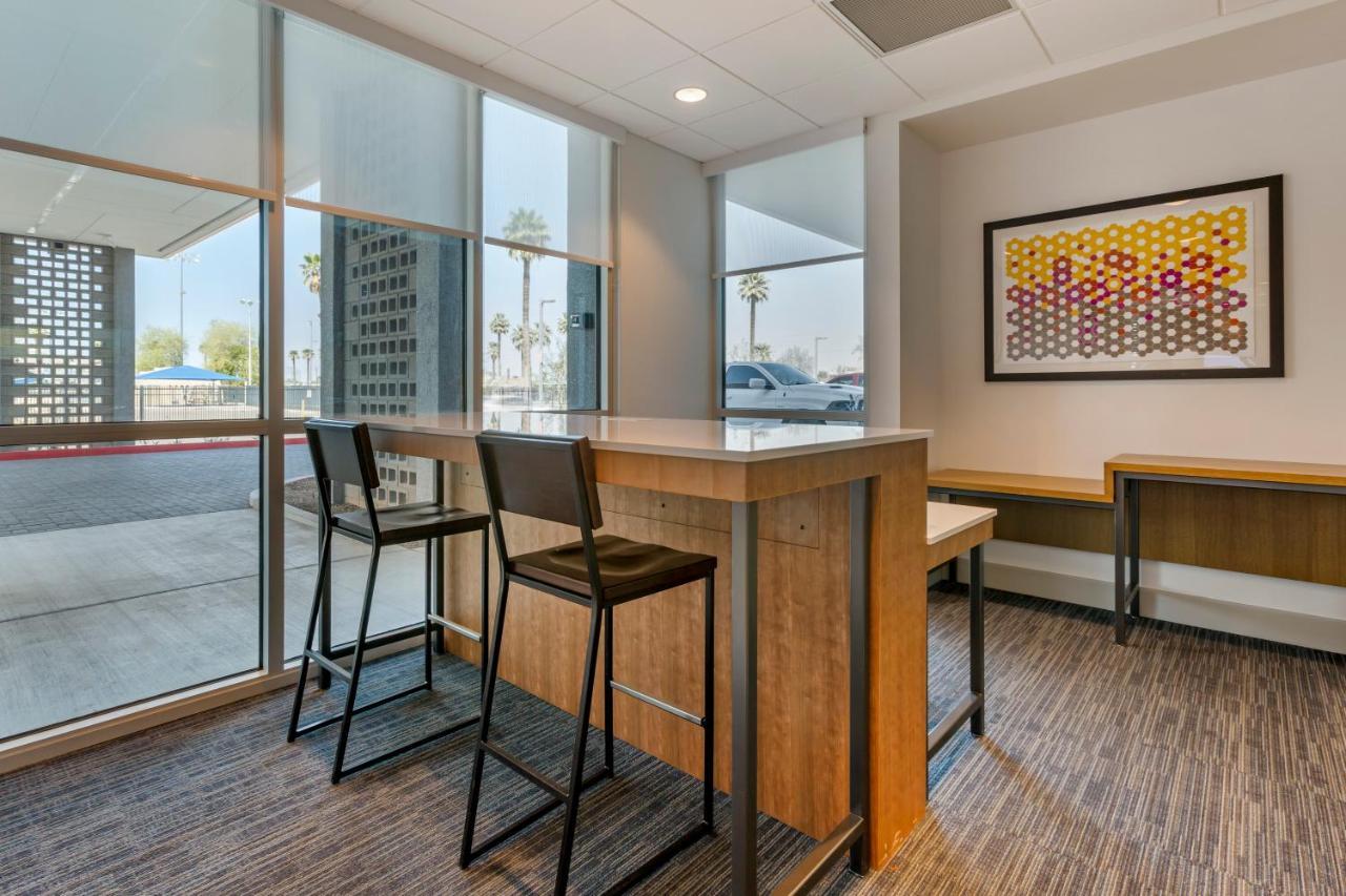 Holiday Inn Express & Suites - Phoenix Dwtn - State Capitol By Ihg Экстерьер фото